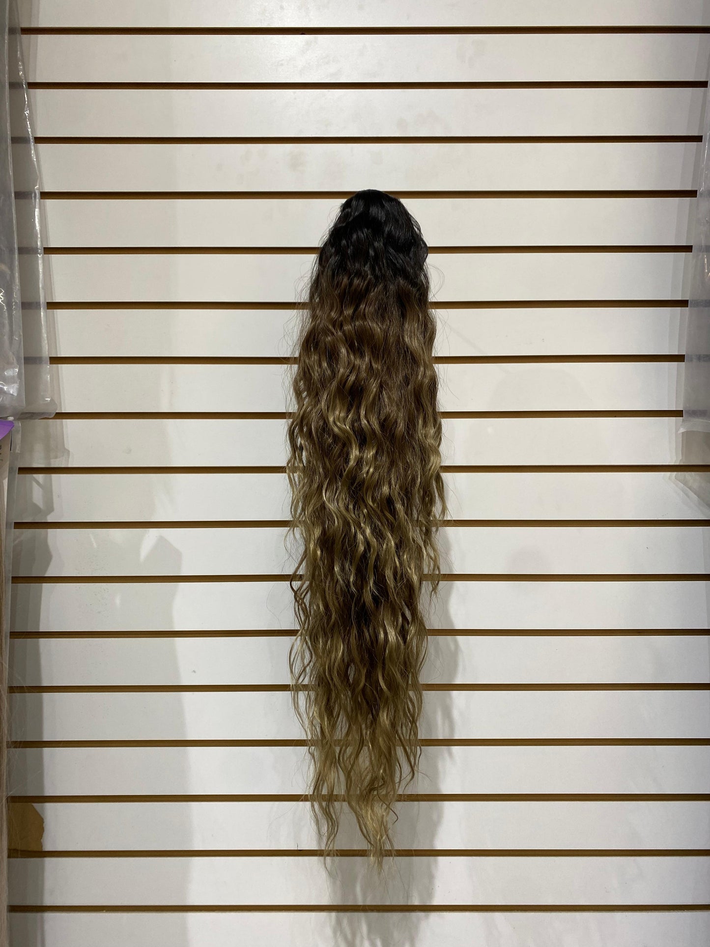 WIG WISH  BODY M-136 - Ponytail Drawstring/Cordón